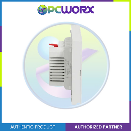 Schneider AvatarOn A 16A 250V 3 Pin USB Charger Universal Socket White A70426USB-UST-WE | Switch Outlet